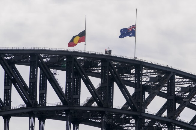 'A constant in my life': World mourns Queen Elizabeth II