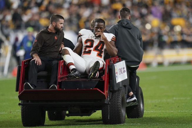 Nick Chubb suffers another severe knee injury, likely ending the Browns star running back's season