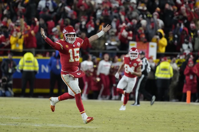 The Chiefs get more Mahomes magic and advance to 3rd straight Super