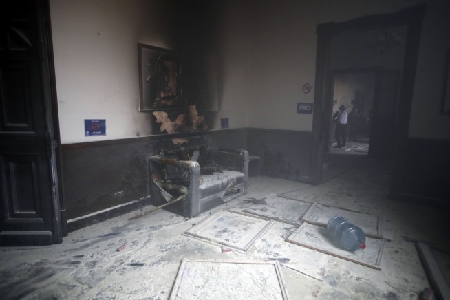 Protesters burn part of Guatemala's Congress building