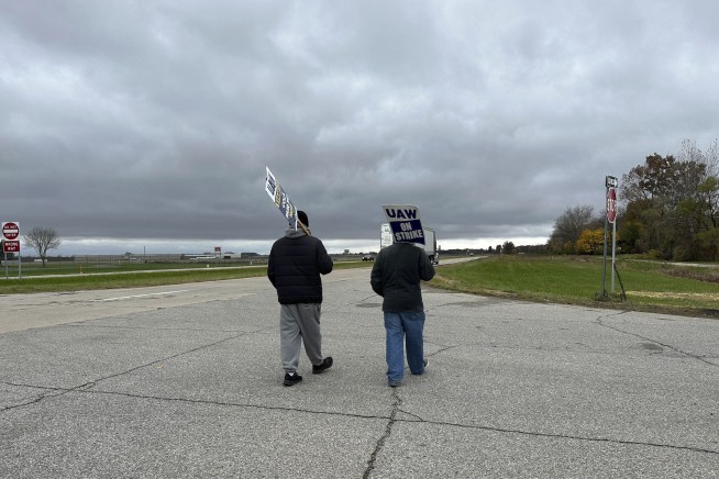UAW reaches deal with General Motors that ends strikes against Detroit automakers pending votes