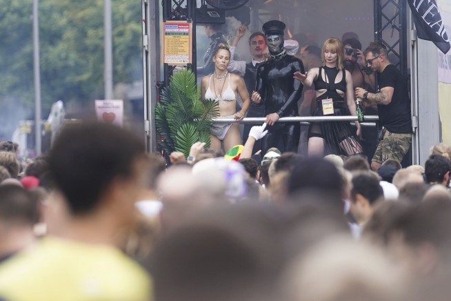 Techno party with Love Parade founder hits Berlin's streets