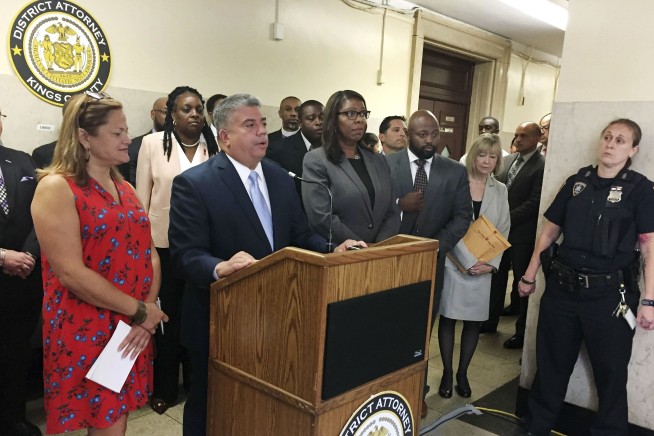 640,000 NYC warrants for unpaid summonses tossed in 1 day