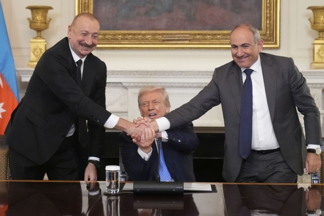 Leaders of Armenia and Azerbaijan shake hands and sign deal at White House peace summit