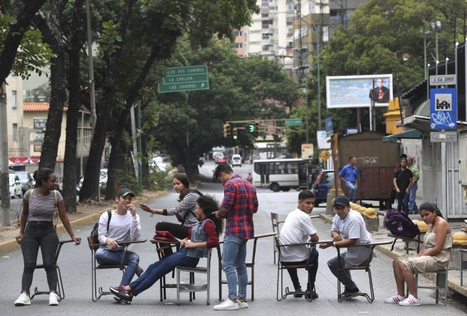 Police tow No. 2 leader of Venezuela congress to jail in car