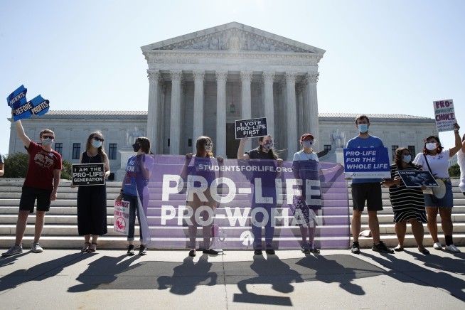 Supreme Court strikes down Louisiana abortion clinic law