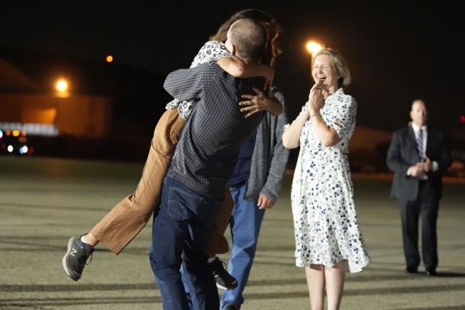 Bloomberg apologizes for premature story on prisoner swap and disciplines the journalists involved