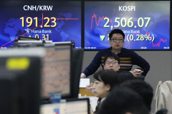 Stock market today: Asia shares trade mixed ahead of reports