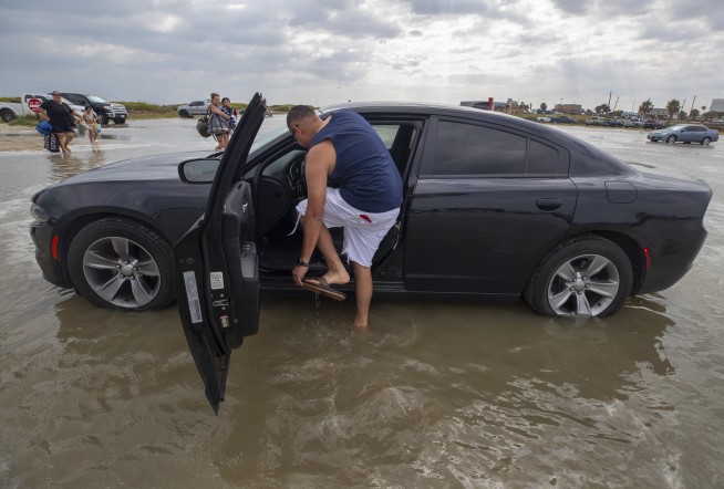 Tropical Storm Beta churns slowly toward Texas, Louisiana