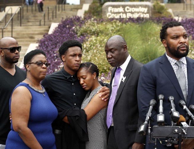 Case against officer who killed neighbor to go to grand jury