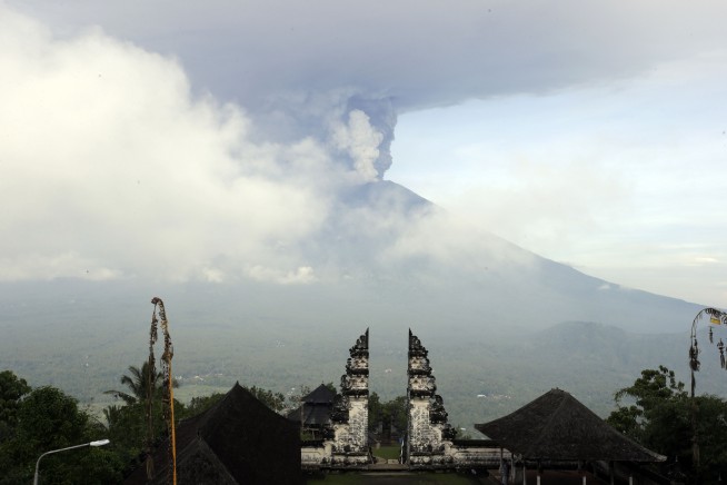 Tens of thousands stranded as Bali volcano closes airport