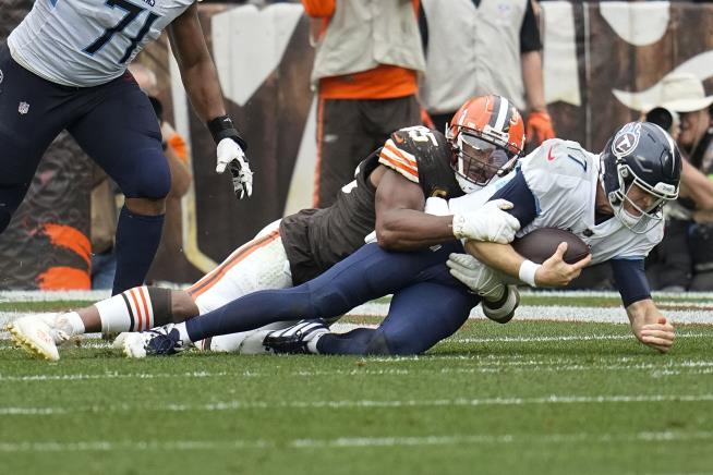 Myles Garrett, Cleveland's defense devour Titans, Deshaun Watson has 2 TD  passes in Browns' 27-3 win - The San Diego Union-Tribune