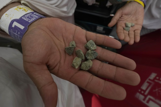 Pilgrims commence the final rites of Hajj as Muslims celebrate Eid al-Adha