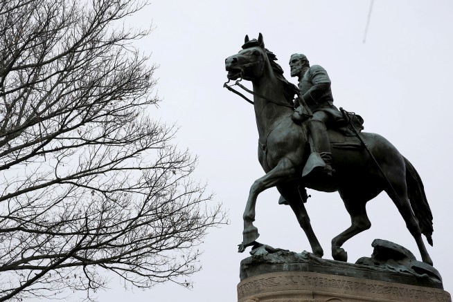 Robert E. Lee statue removed in Charlottesville