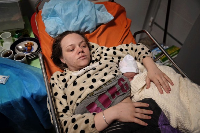 Pregnant woman, baby die after Russia bombed maternity ward