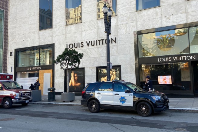 LA luxury mall latest to be hit by smash-and-grab thieves