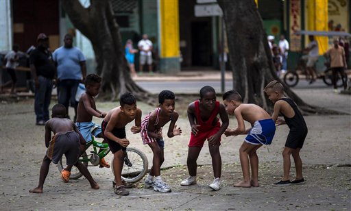 AP Photos: Children learn wrestling in Old Havana