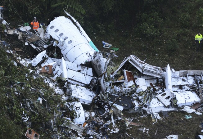 Pilot told Colombia controllers 'no fuel' before crash