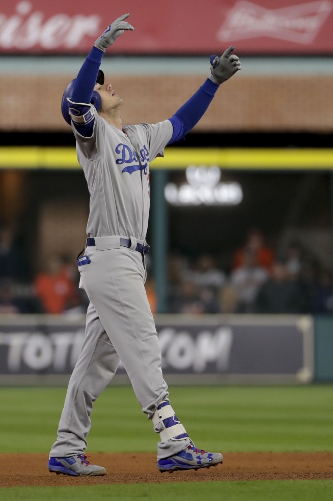 The Latest: Dodgers take Game 4 with big 9th inning