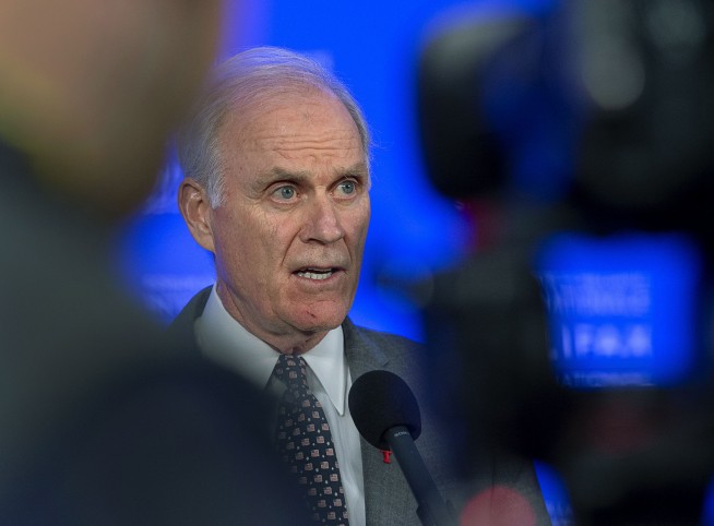 Pentagon chief fires Navy secretary over SEAL controversy