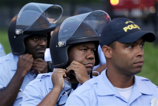 Police deploy tear gas to impose Ferguson curfew