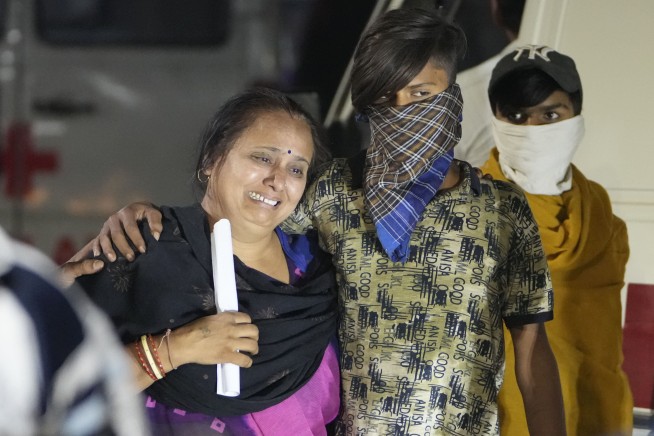 Suspension bridge collapse kills at least 132 in India