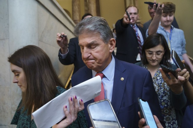 Sen. Manchin proposes changes to Democrats' voting bill