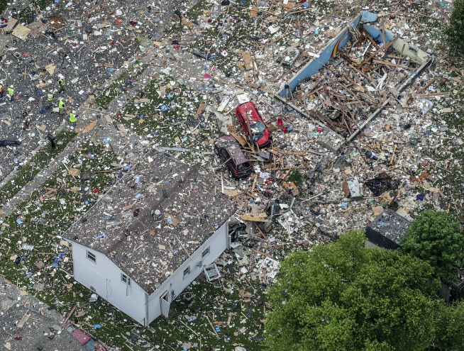House explosion kills 1, injures 2 in southern Indiana city