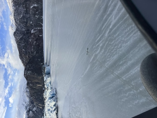 Pilot and 2 young daughters survive the night on airplane wing after crashing into icy Alaska lake