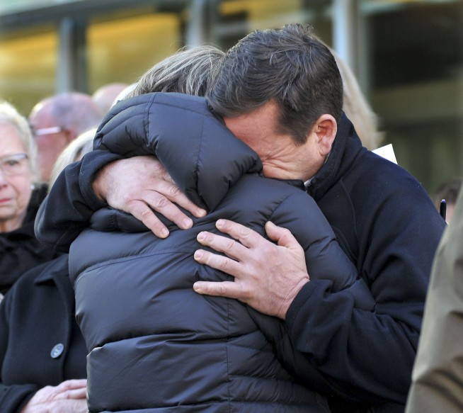 Woman begins jail sentence for texting suicide conviction