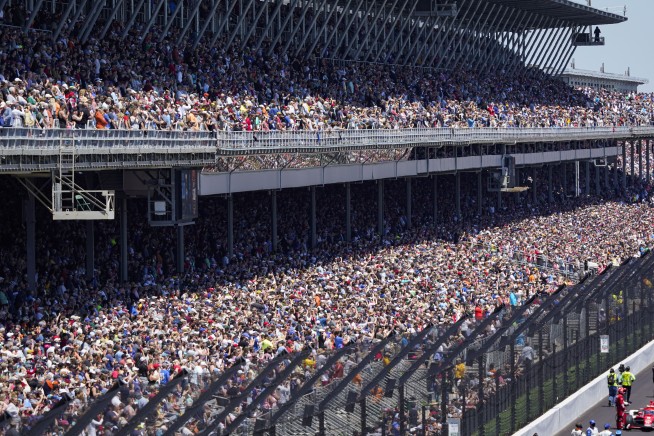 Indianapolis 500 welcomes 135,000 fans in global benchmark