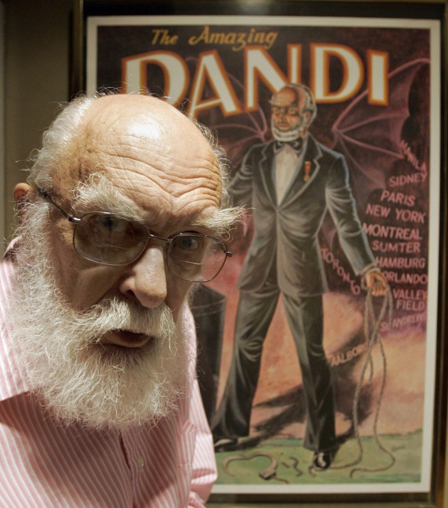 James Randi, dazzling magician and skeptic, dies at 92