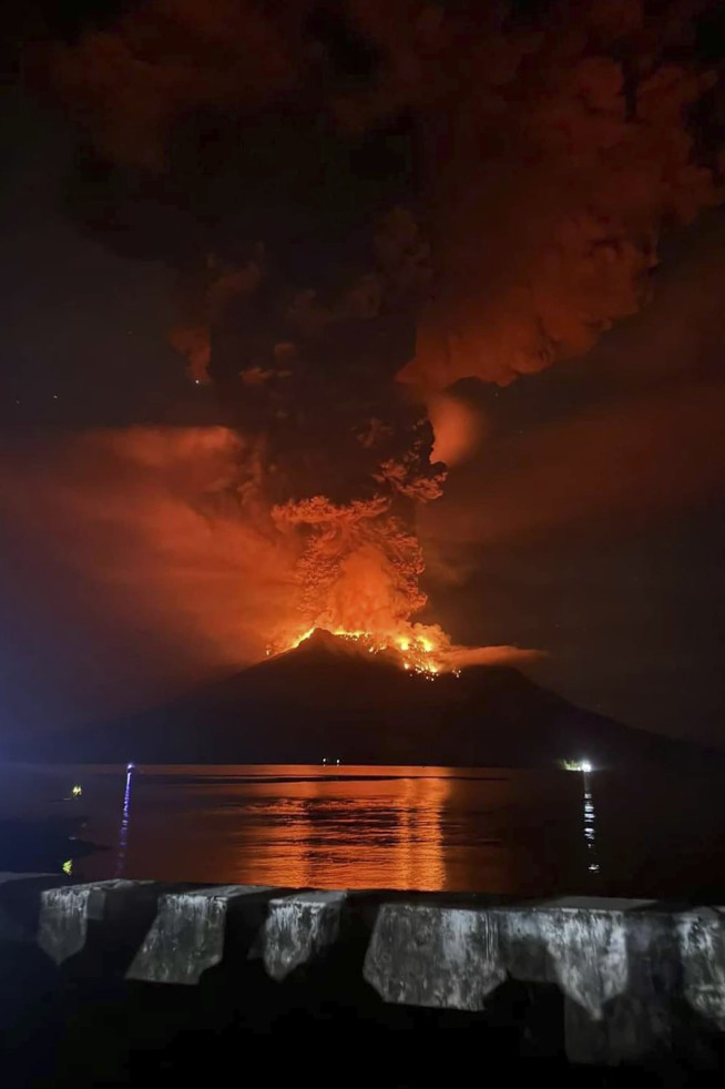 Tsunami alert after a volcano in Indonesia has several big eruptions and thousands are told to leave