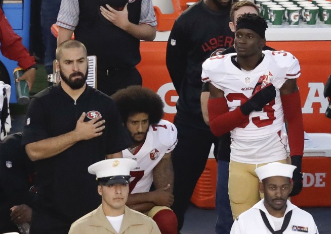 Kaepernick, 49ers teammate kneel during national anthem