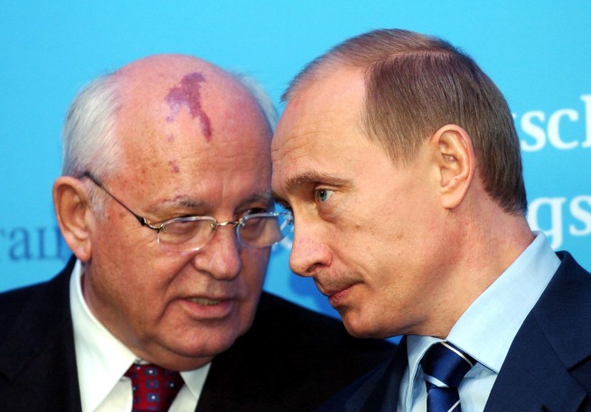 Kremlin offers mixed view of Gorbachev's historic role