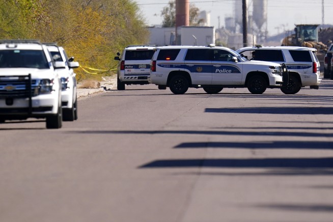 9 officers hurt in 'ambush,' shootout at Phoenix home