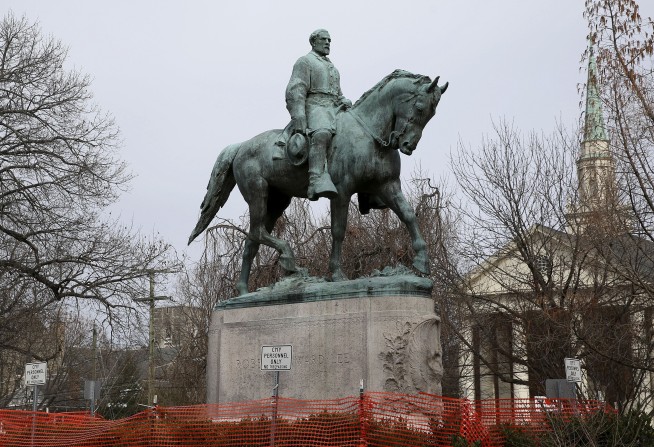 Charlottesville set to remove Lee statue that sparked rally