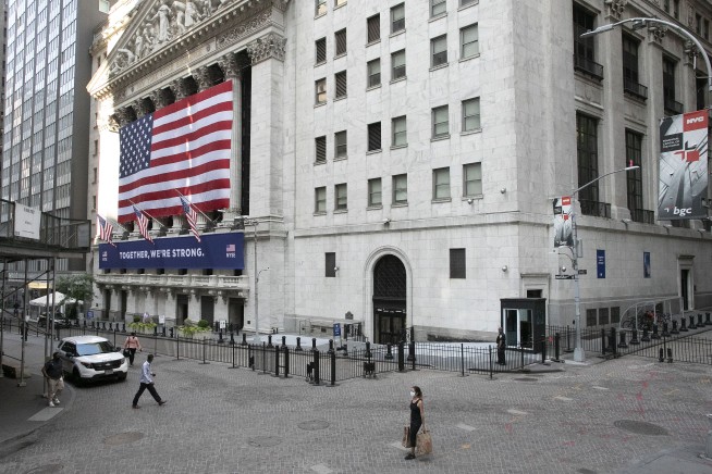 Stocks fade in mixed trading amid worries on virus, economy