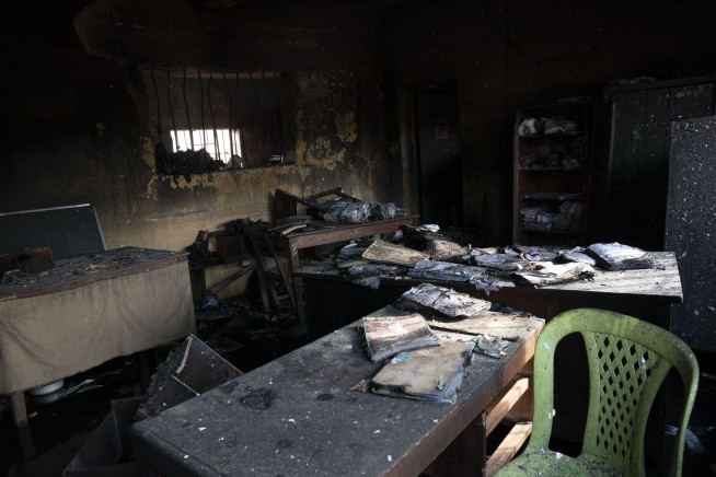 1,800 inmates escape Nigeria prison after gunmen attack