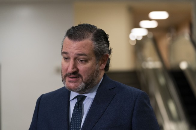 AP source: Sen. Cruz traveled to Mexico for family vacation