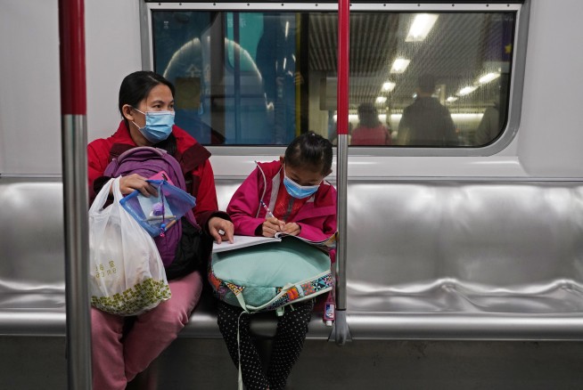 US bars foreigners coming from China for now over virus fear