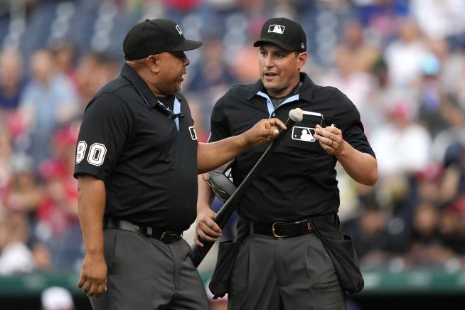 Cincinnati Reds rookie Elly De La Cruz homers after umpires had him ...