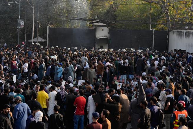 At least 22 people killed in Pakistan as protesters try to storm US Consulate