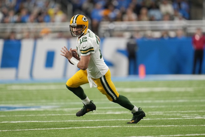 AP source: Jets agree on deal to acquire Aaron Rodgers