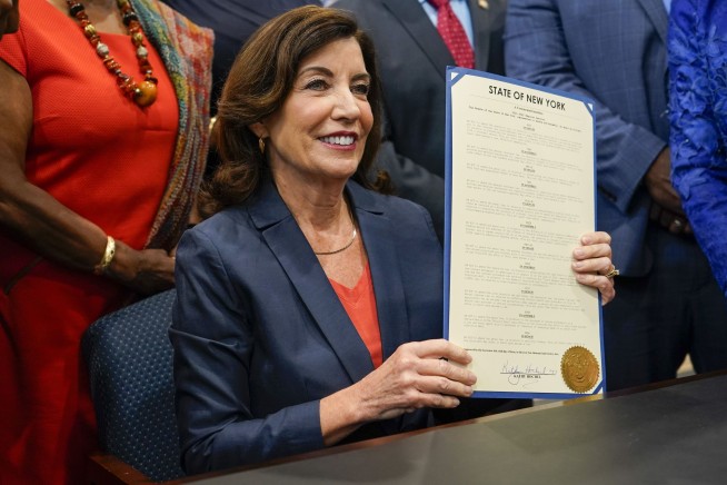 NY governor signs law raising age to own semiautomatic rifle