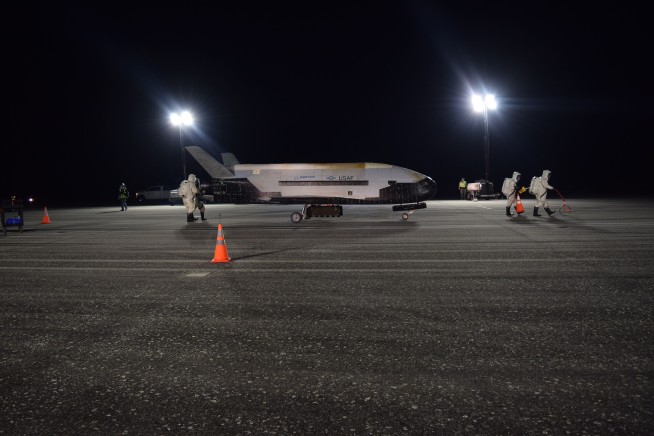 Air Force's mystery space plane lands, ends 2-year mission