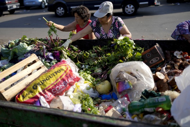 Argentina's annual inflation soars to 211.4%, the highest in 32 years