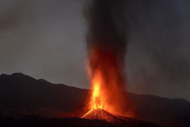 Lava spread raises fears of more damage on Spanish island