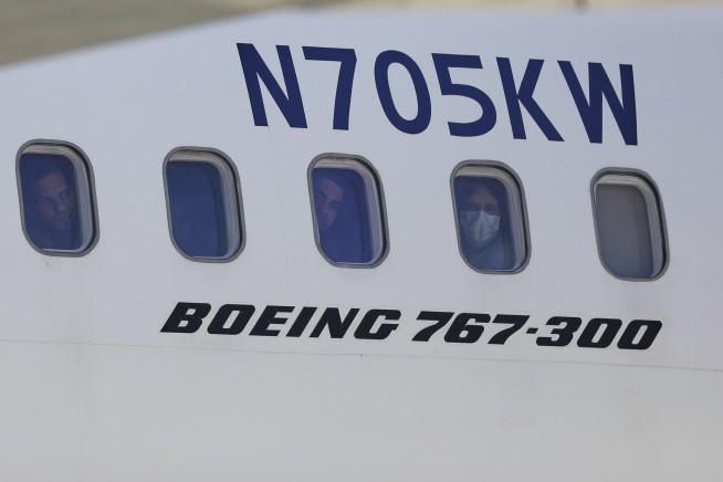 Supreme Court allows Trump to deport Venezuelans under Alien Enemies Act, after judges’ review