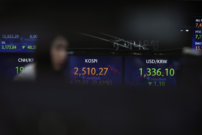 Asian stocks follow Wall St higher on hopes for US debt deal